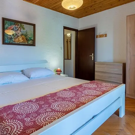 In Stivan With Balcony, Air Conditioning, Wifi, Washing Machine 5196-1 Apartment *