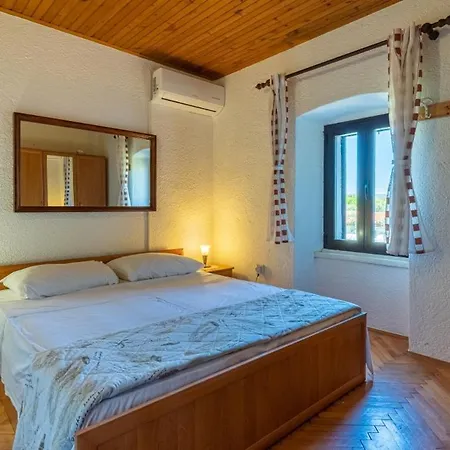 In Stivan With Balcony, Air Conditioning, Wifi, Washing Machine 5196-1 Apartmán