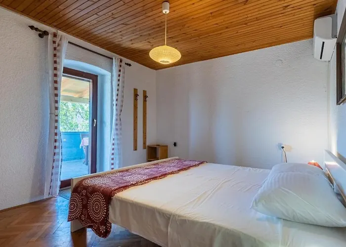 In Stivan With Balcony, Air Conditioning, Wifi, Washing Machine 5196-1 Apartment *