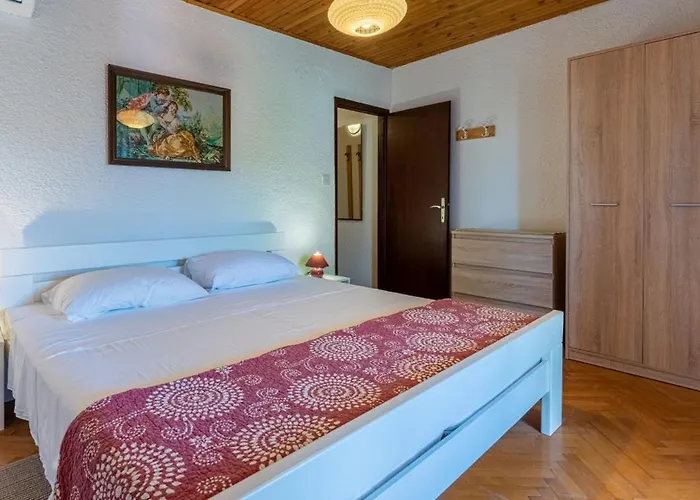 In Stivan With Balcony, Air Conditioning, Wifi, Washing Machine 5196-1 Apartment *