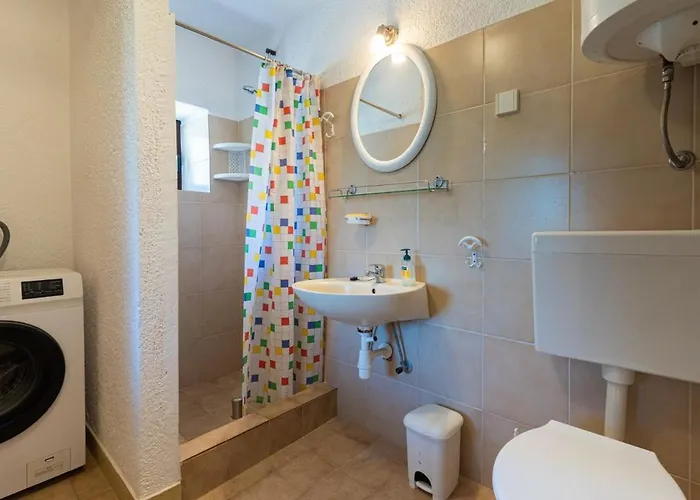 In Stivan With Balcony, Air Conditioning, Wifi, Washing Machine 5196-1 Apartment Pernata